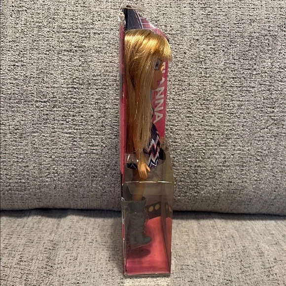 Bratz Fianna Doll - 2012 - Picture 10 of 15